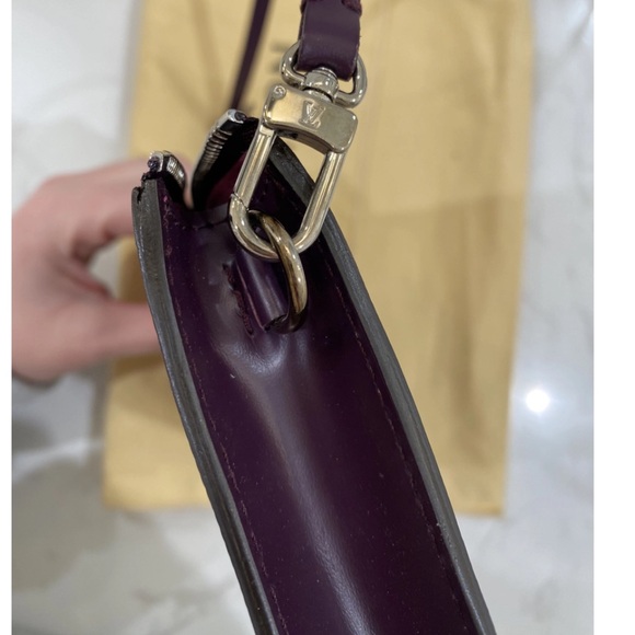 LOUIS VUITTON handbag
Color: Purple/Plum
Excellent Condition - Picture 5 of 7
